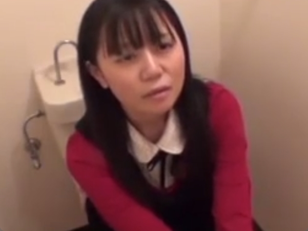 ウンコ三連発！遠くを見つめながら気持ちよさそうに脱糞してるｗ