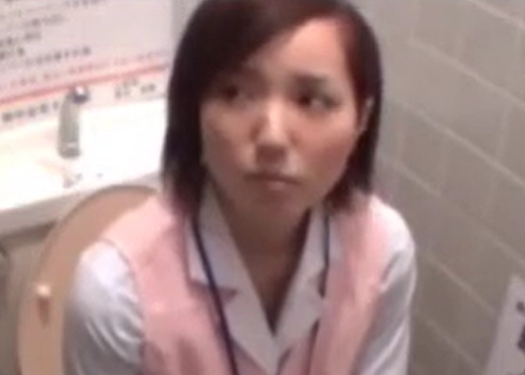 美人OLさんが全力おしっこからの全力脱糞！マジ可愛いｗ