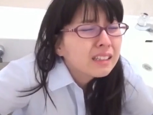 この踏ん張り顔ヤバすぎだろ！ウンコするのにも一苦労ですなｗ