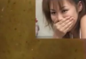 美女のアナルに小型カメラを挿入したらウンコがいっぱい詰まってた！