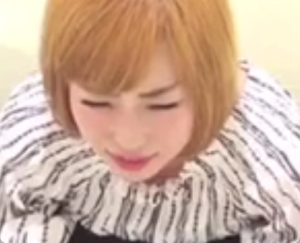 これが金髪ギャルの踏ん張り顔です！ケツのワレメの方までケツ毛生えてるｗ