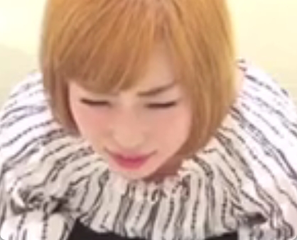 これが金髪ギャルの踏ん張り顔です！ケツのワレメの方までケツ毛生えてるｗ