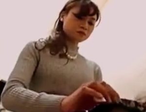 ウンコしてるのにこの神対応！美女の腹痛下痢便動画ですｗ