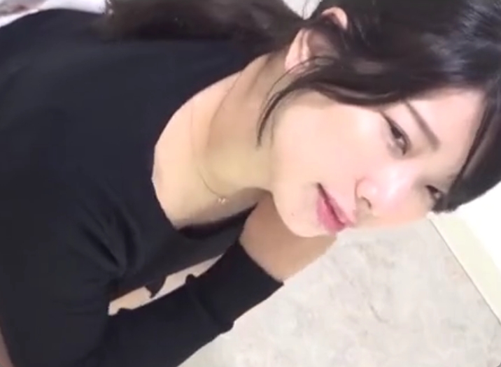 めっちゃセクシーな表情をしながらウンコをひねり出すお姉さんｗ