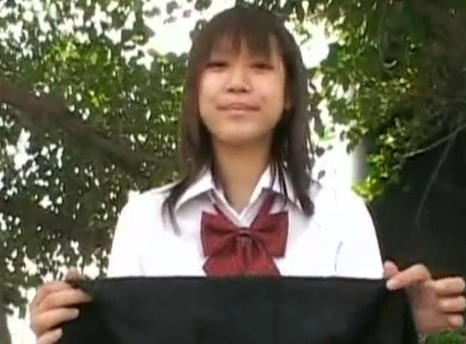 今からこの制服JKに浣腸をして野糞をしてもらいまーすｗ